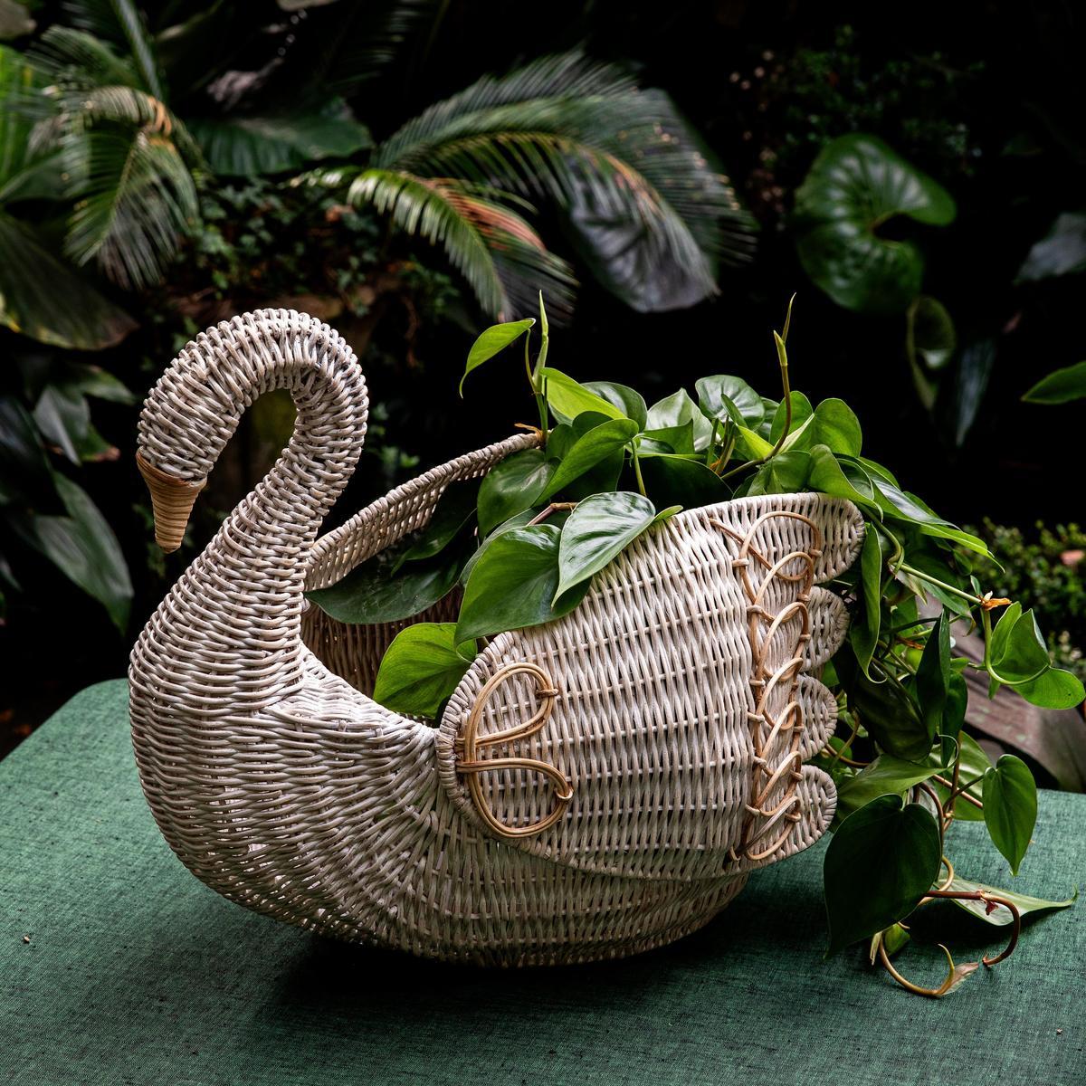 Juliska Swan Basket - Whitewash