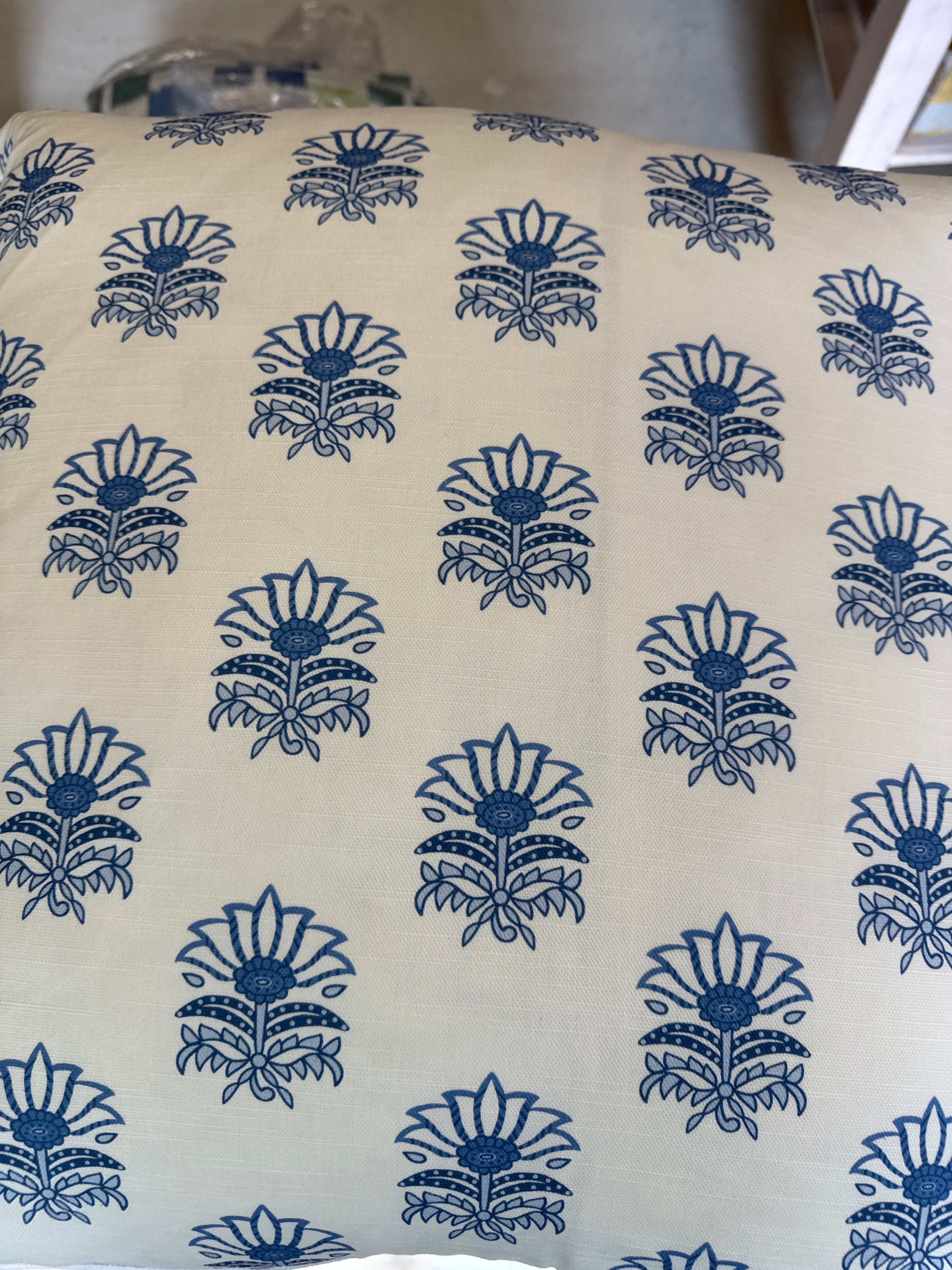 Designer Pillows 22 x 22 (7 styles)