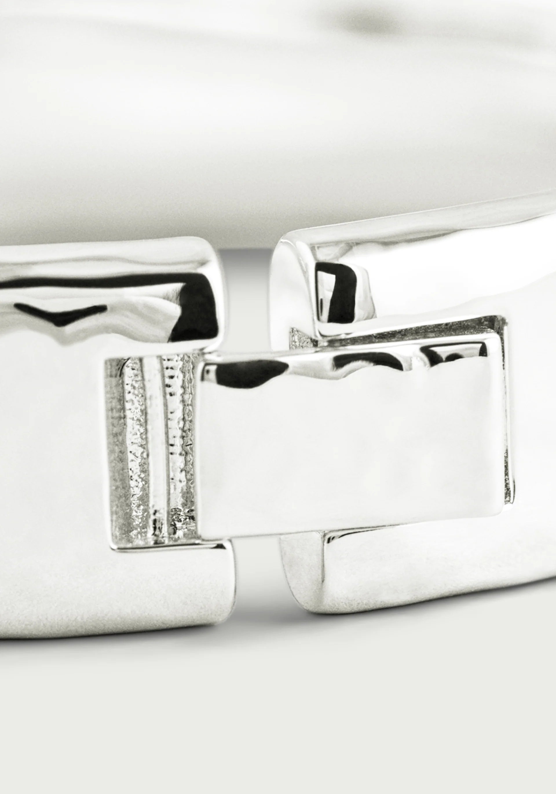 Anabel Aram Farrier Wide Hinged Bangle -Silver