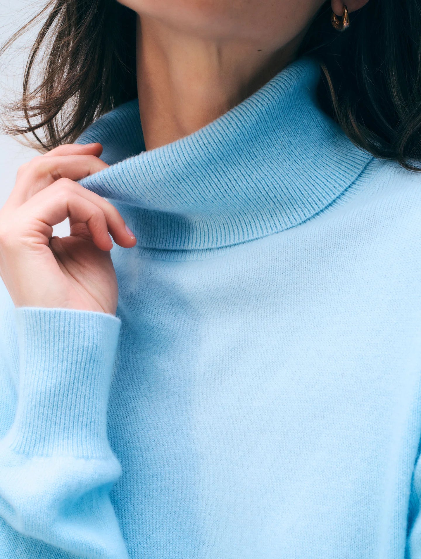 White & Warren Ribbed Trim Turtleneck | Seersucker Blue