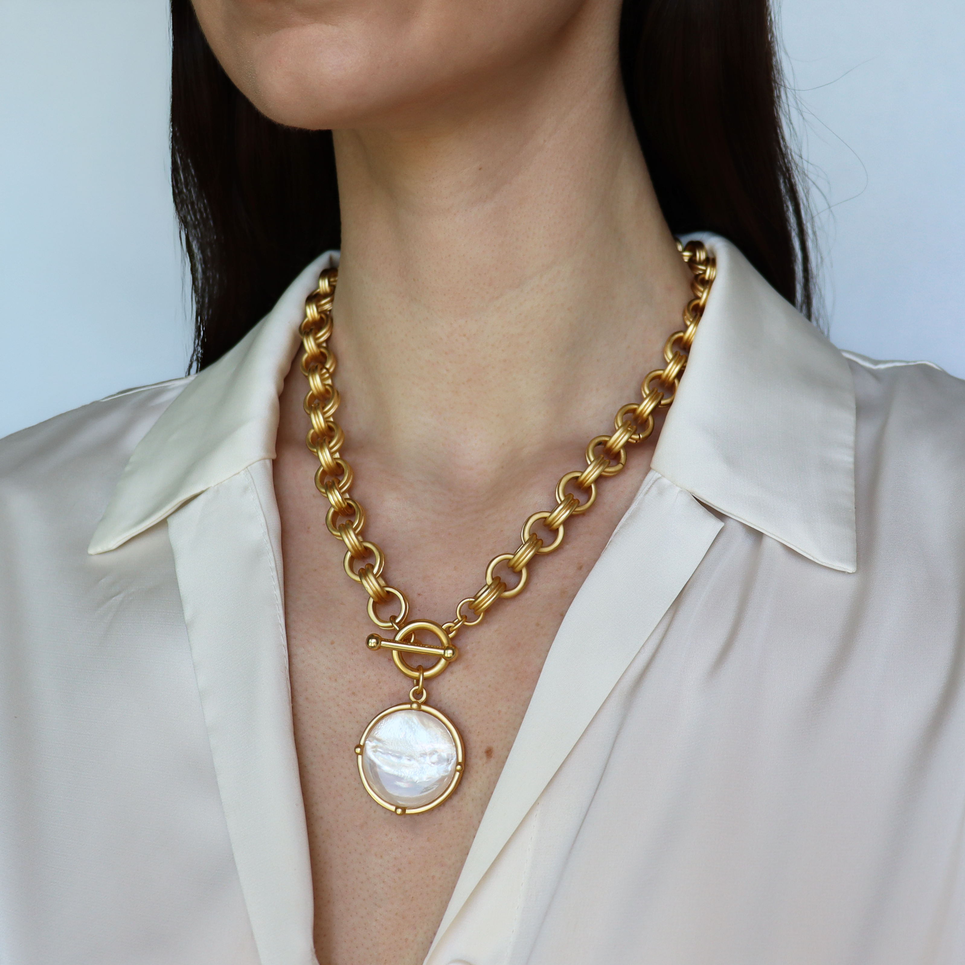 Cabochon Pendant Necklace - Mother of Pearl-24K Gold Plated: Mother of Pearl