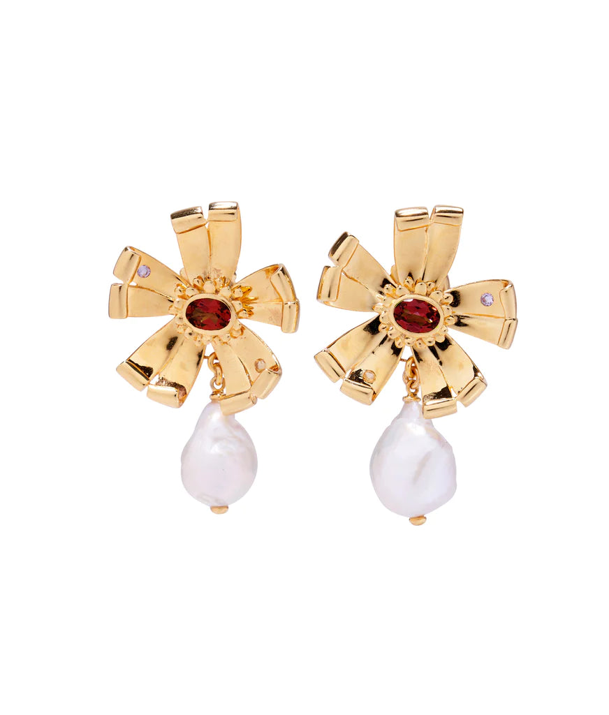 Lizzie Fortunato Lotus Pearl Earrings in Gold