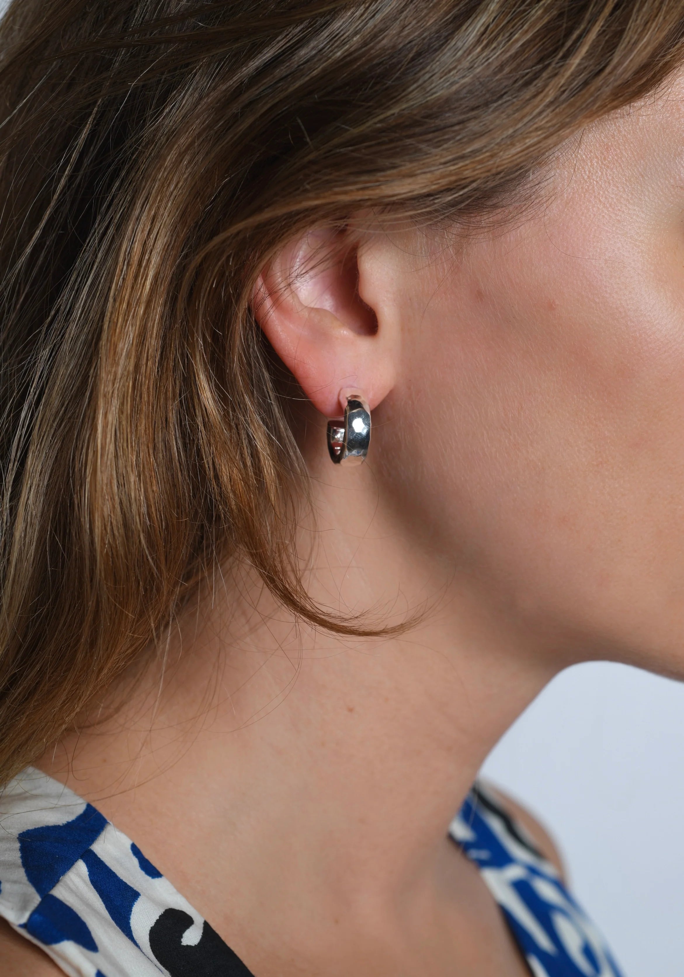 Anabel Aram Farrier Huggie Hoop Earrings - Silver