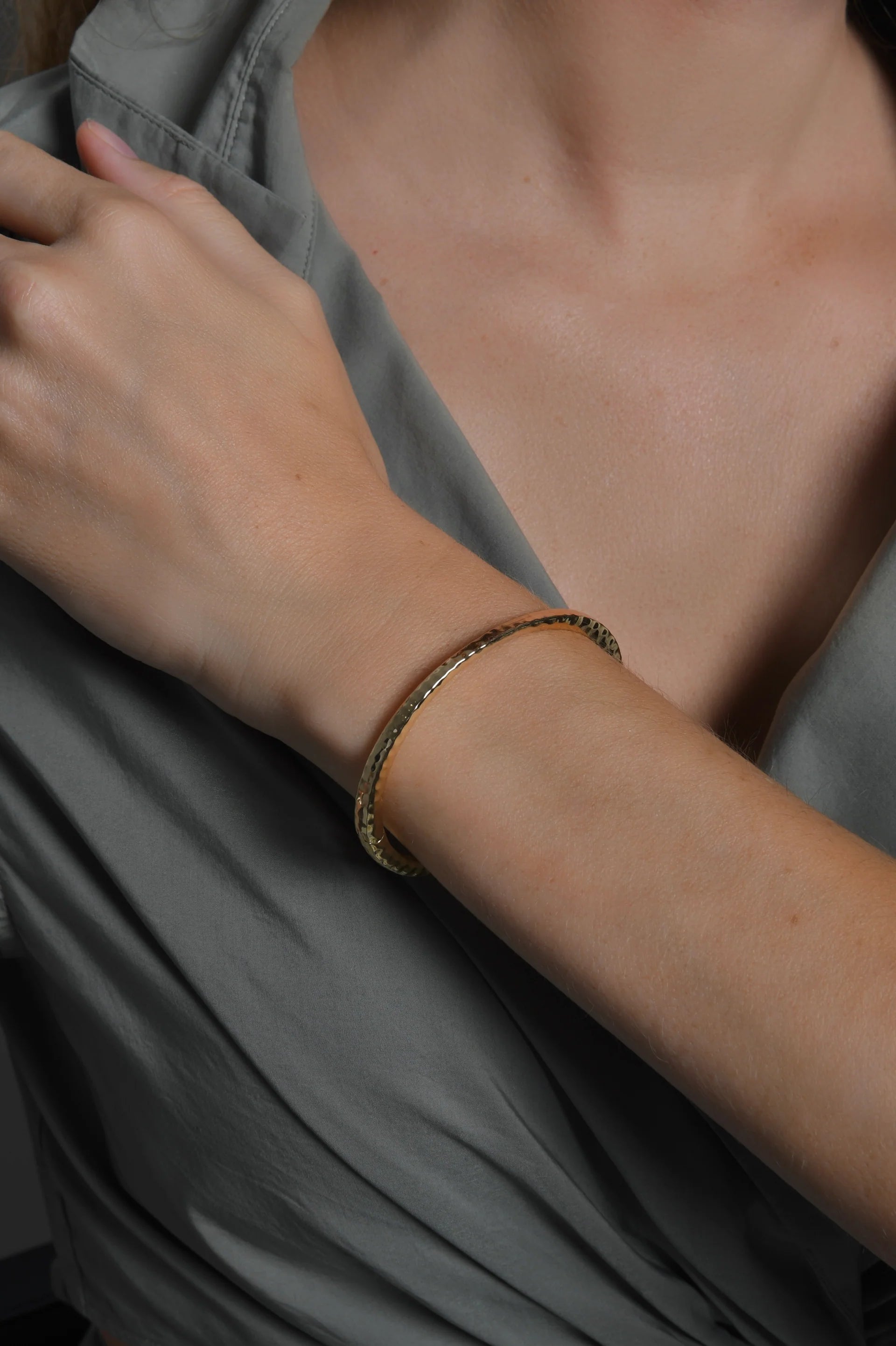 Anabel Aram Farrier Thin Hinged Bangle - Gold