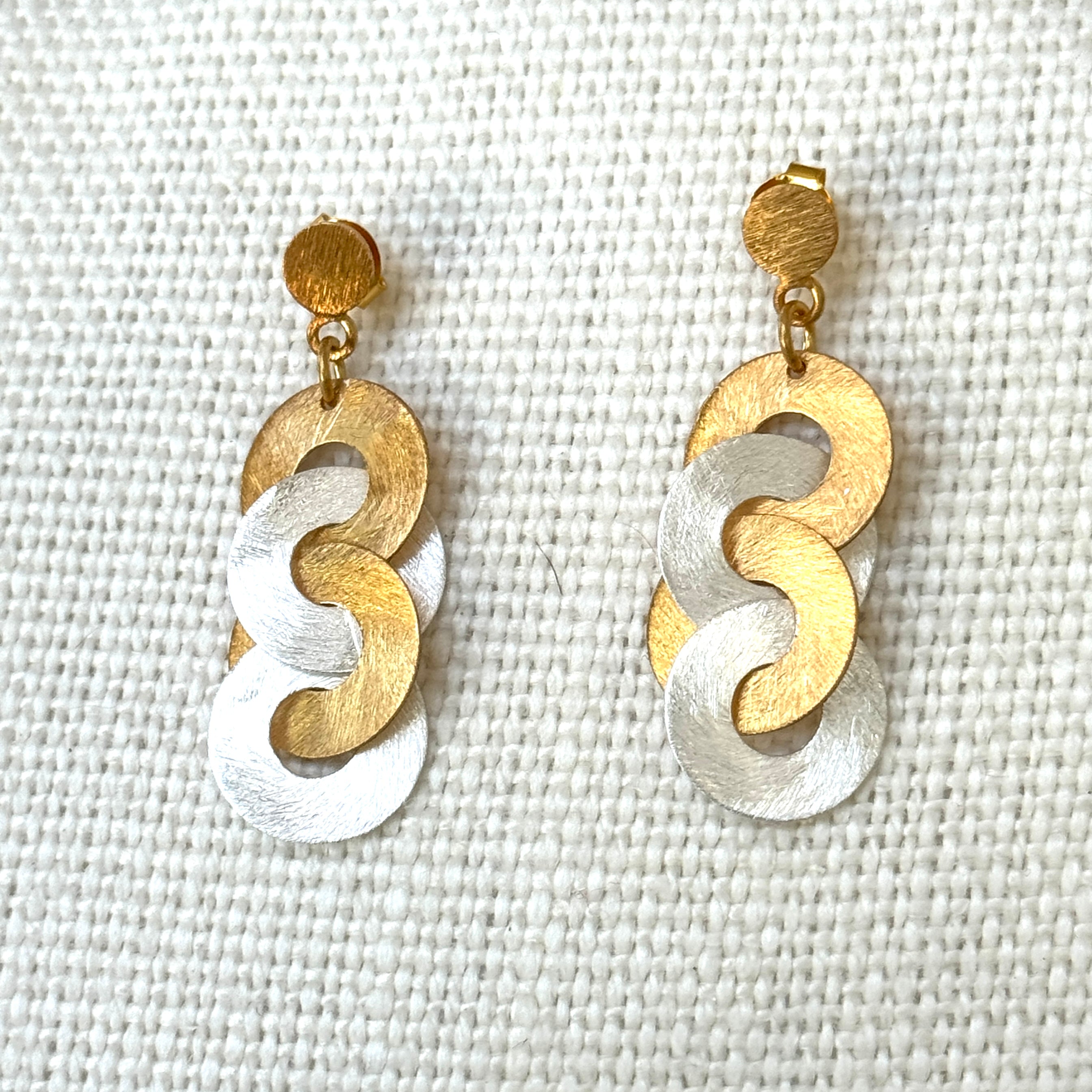 Interlocking Circle Earrings (3 colorways)