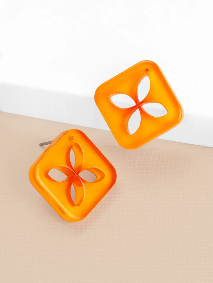 Quatrefoil Cutout Square Earring - (eight colors)