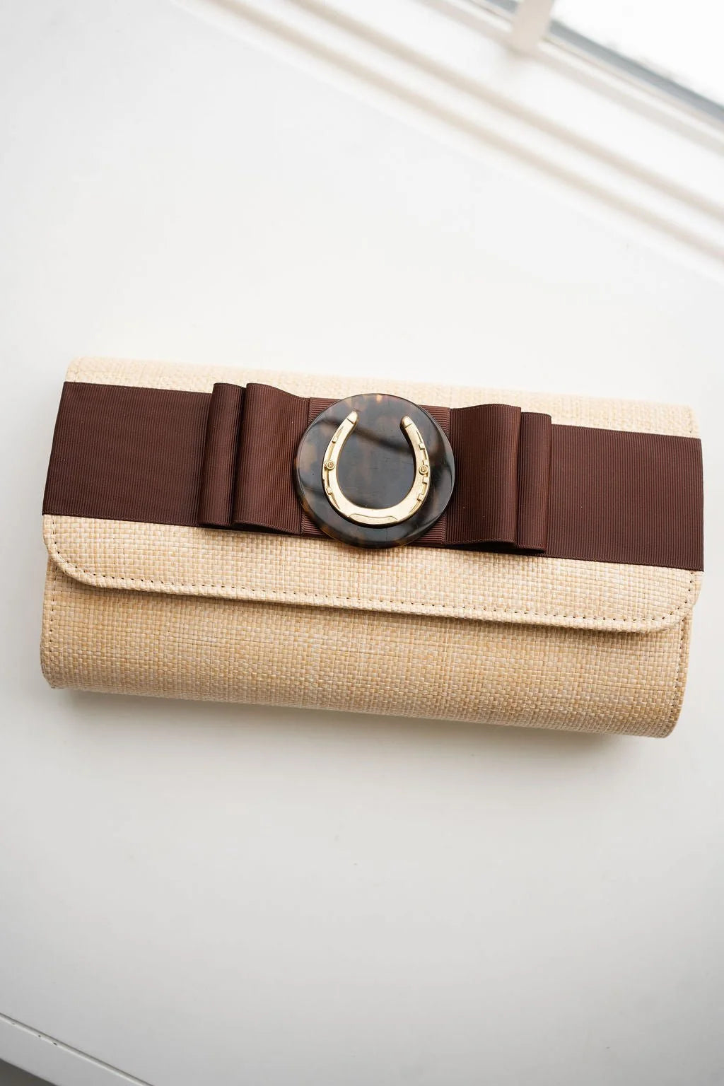 Straw Avery - Chocolate Flat Bow with Horseshoe